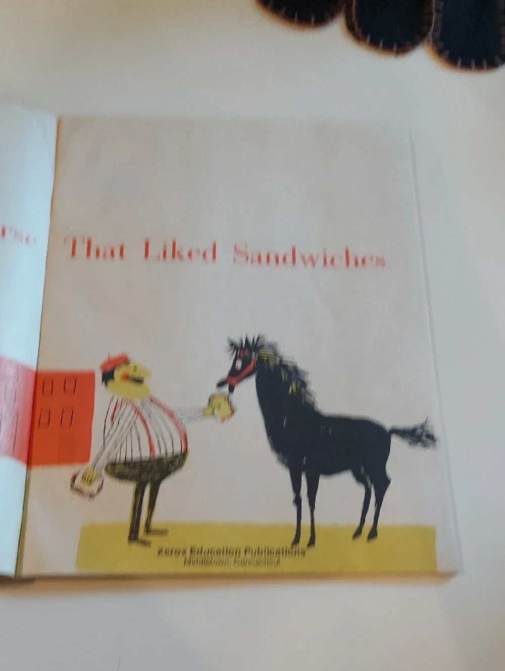 The Horse That Liked Sandwiches - Vivian L. Thompson